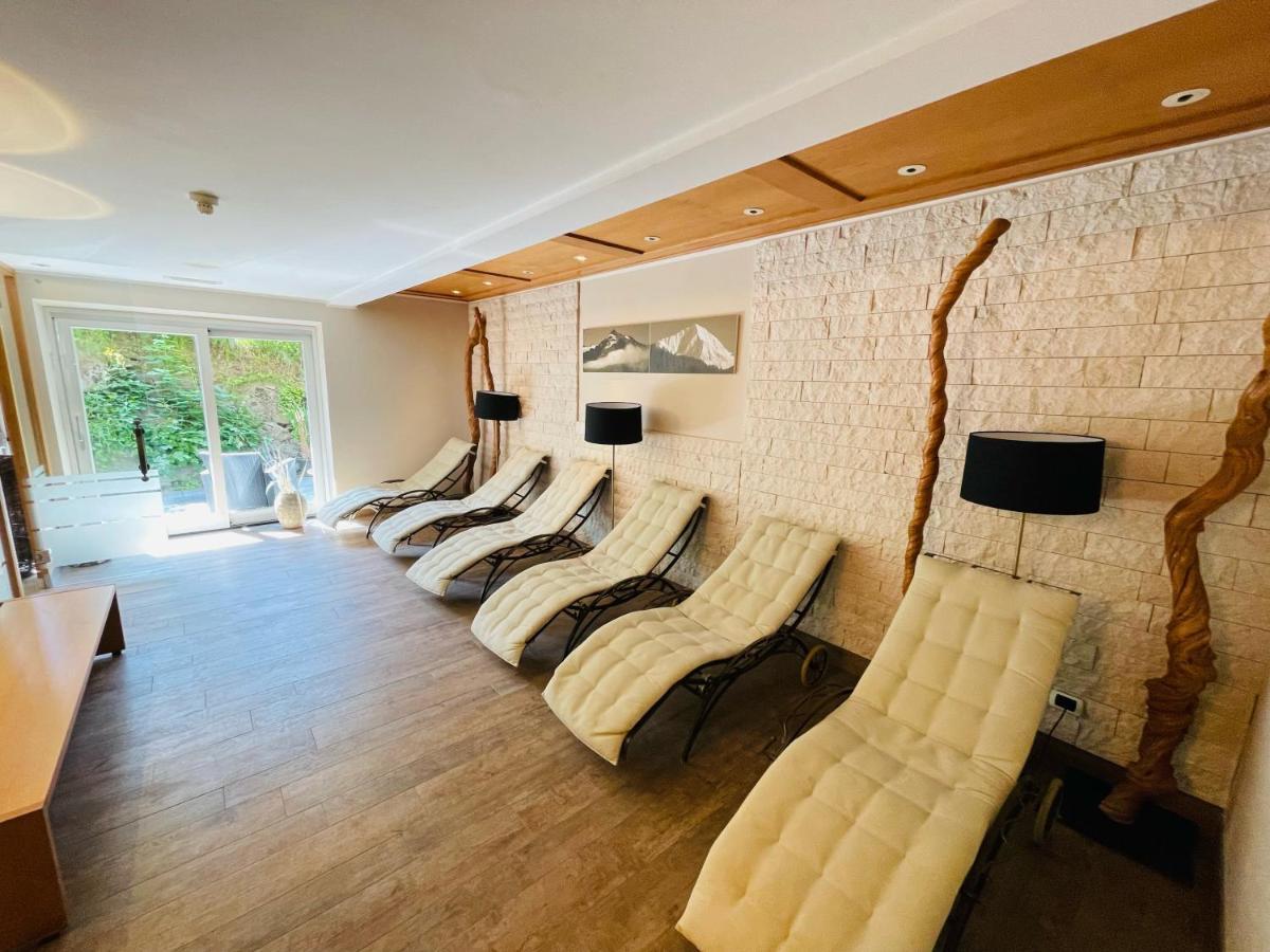 Residence Hotel Alpinum Campo Tures Bagian luar foto