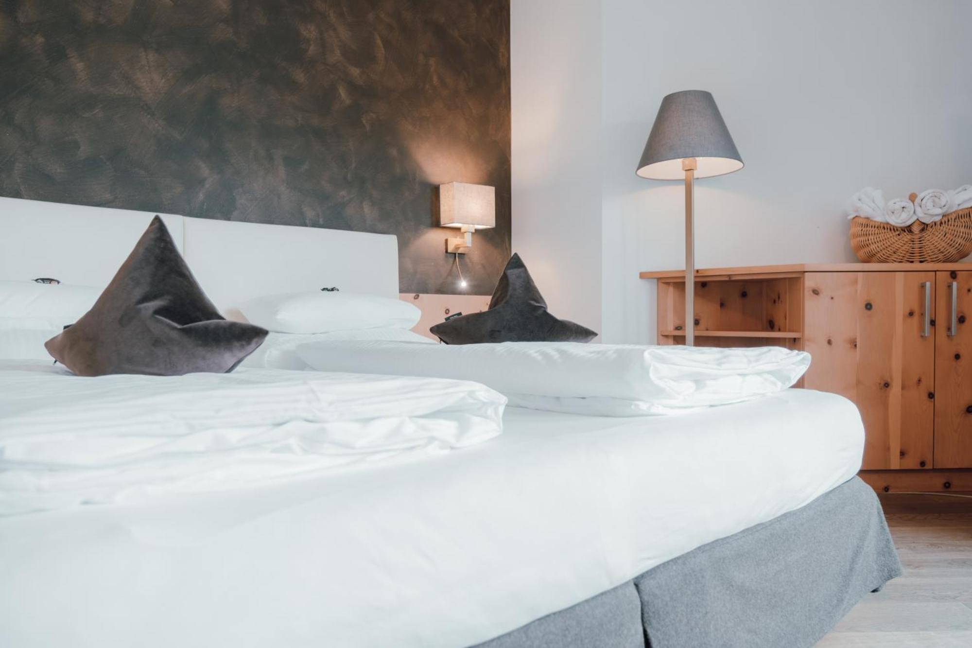 Residence Hotel Alpinum Campo Tures Bagian luar foto