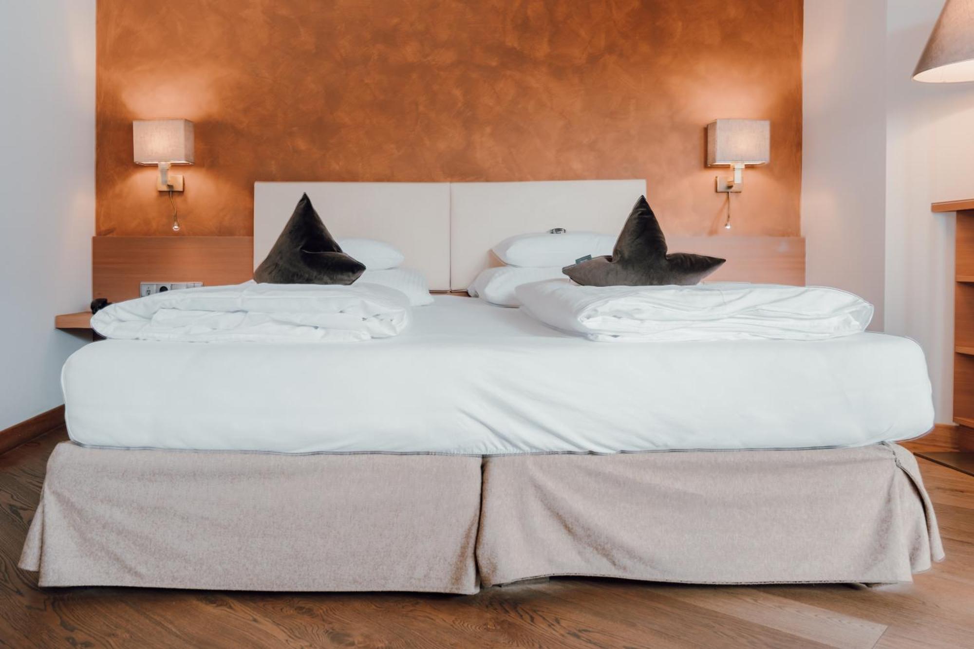 Residence Hotel Alpinum Campo Tures Bagian luar foto