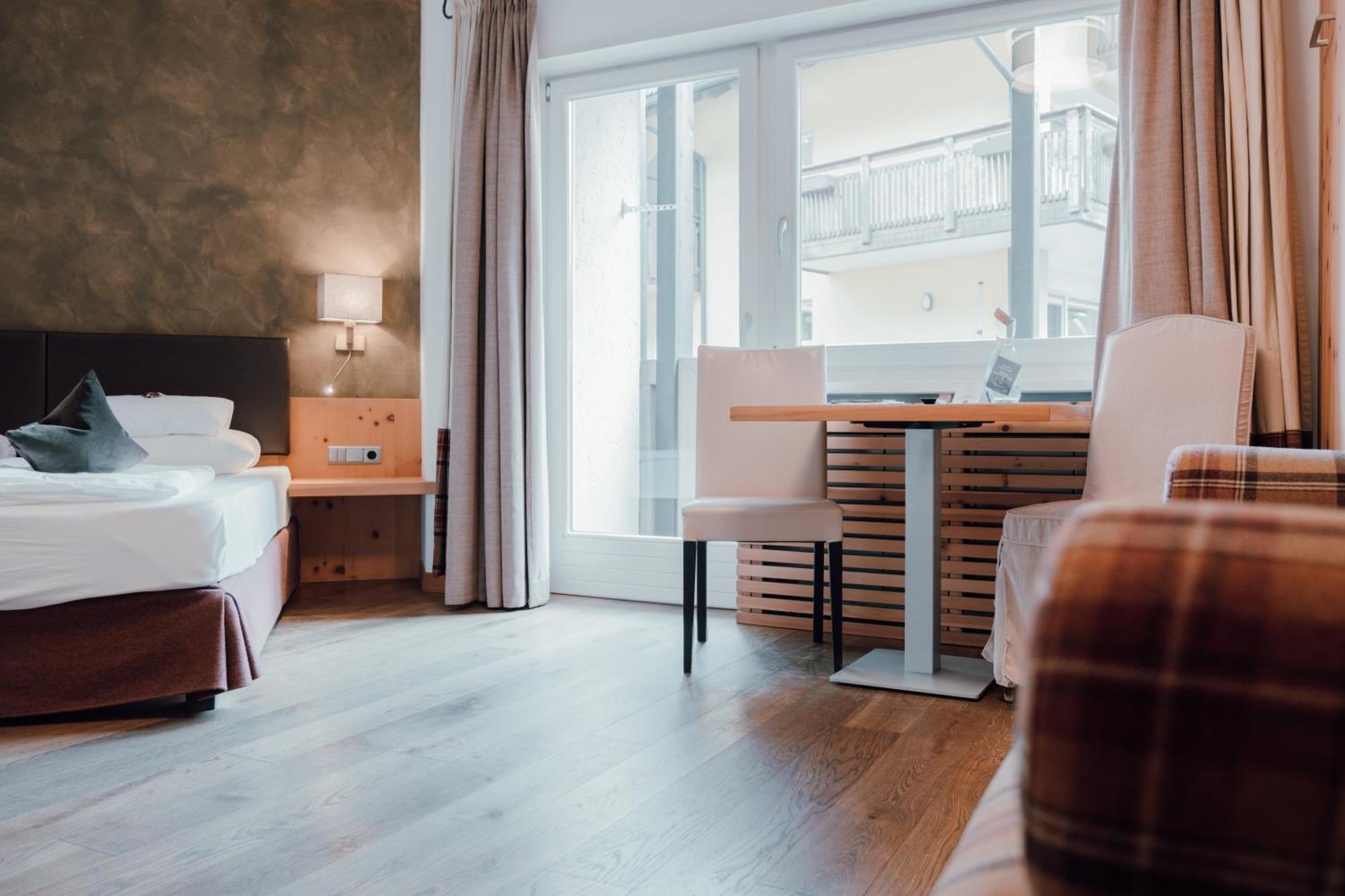 Residence Hotel Alpinum Campo Tures Bagian luar foto