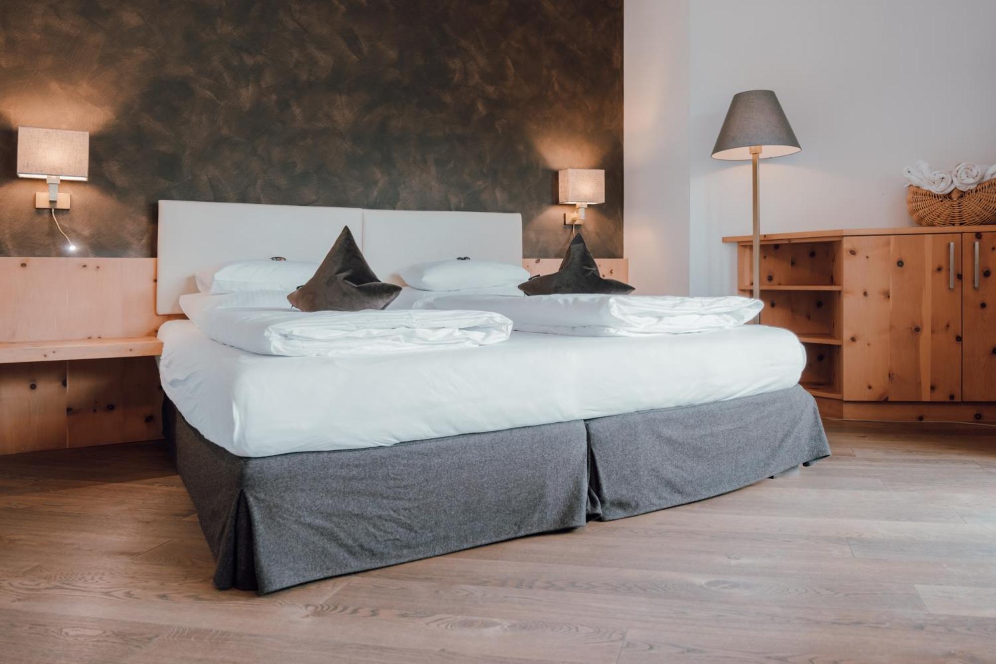 Residence Hotel Alpinum Campo Tures Bagian luar foto