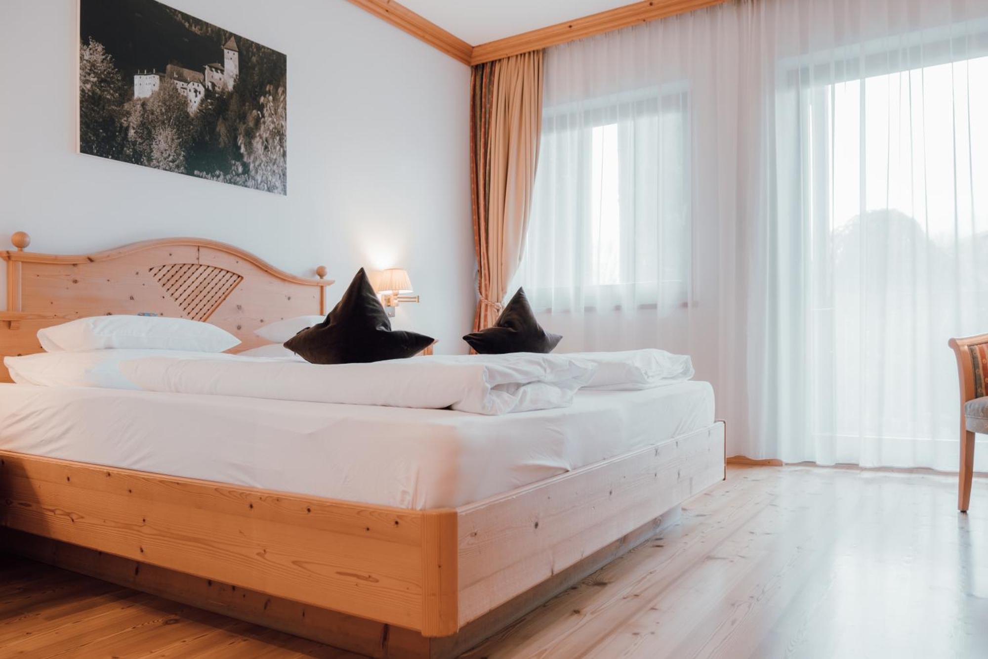 Residence Hotel Alpinum Campo Tures Bagian luar foto