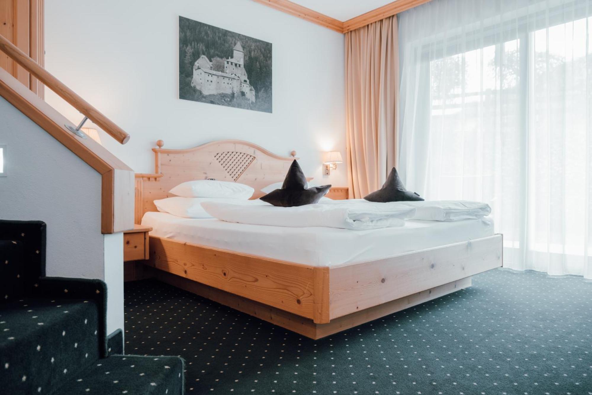 Residence Hotel Alpinum Campo Tures Bagian luar foto