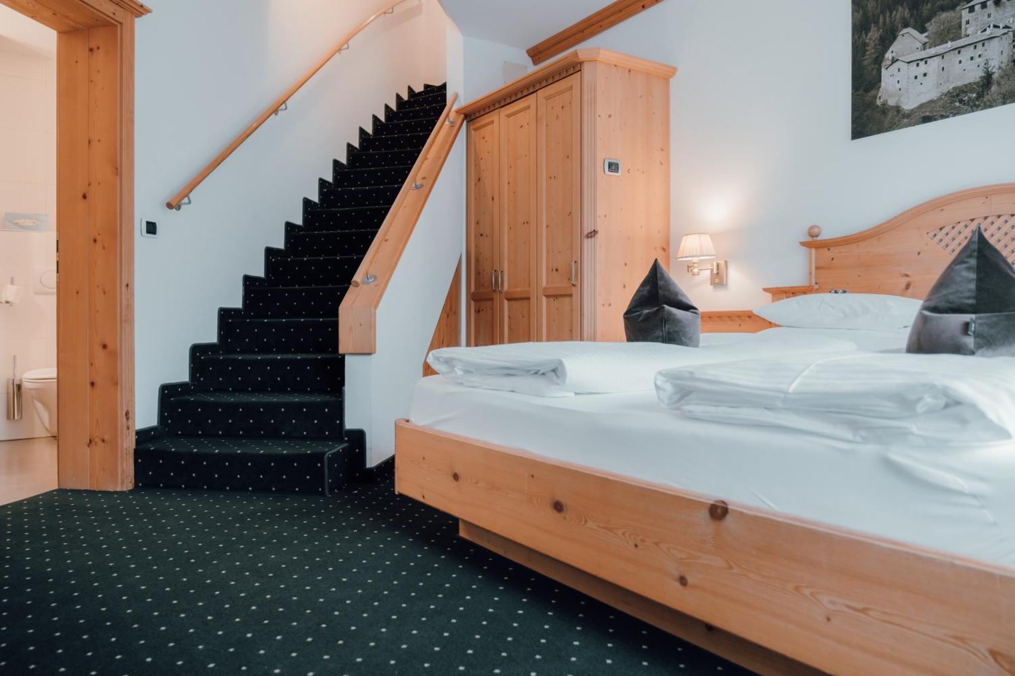 Residence Hotel Alpinum Campo Tures Bagian luar foto