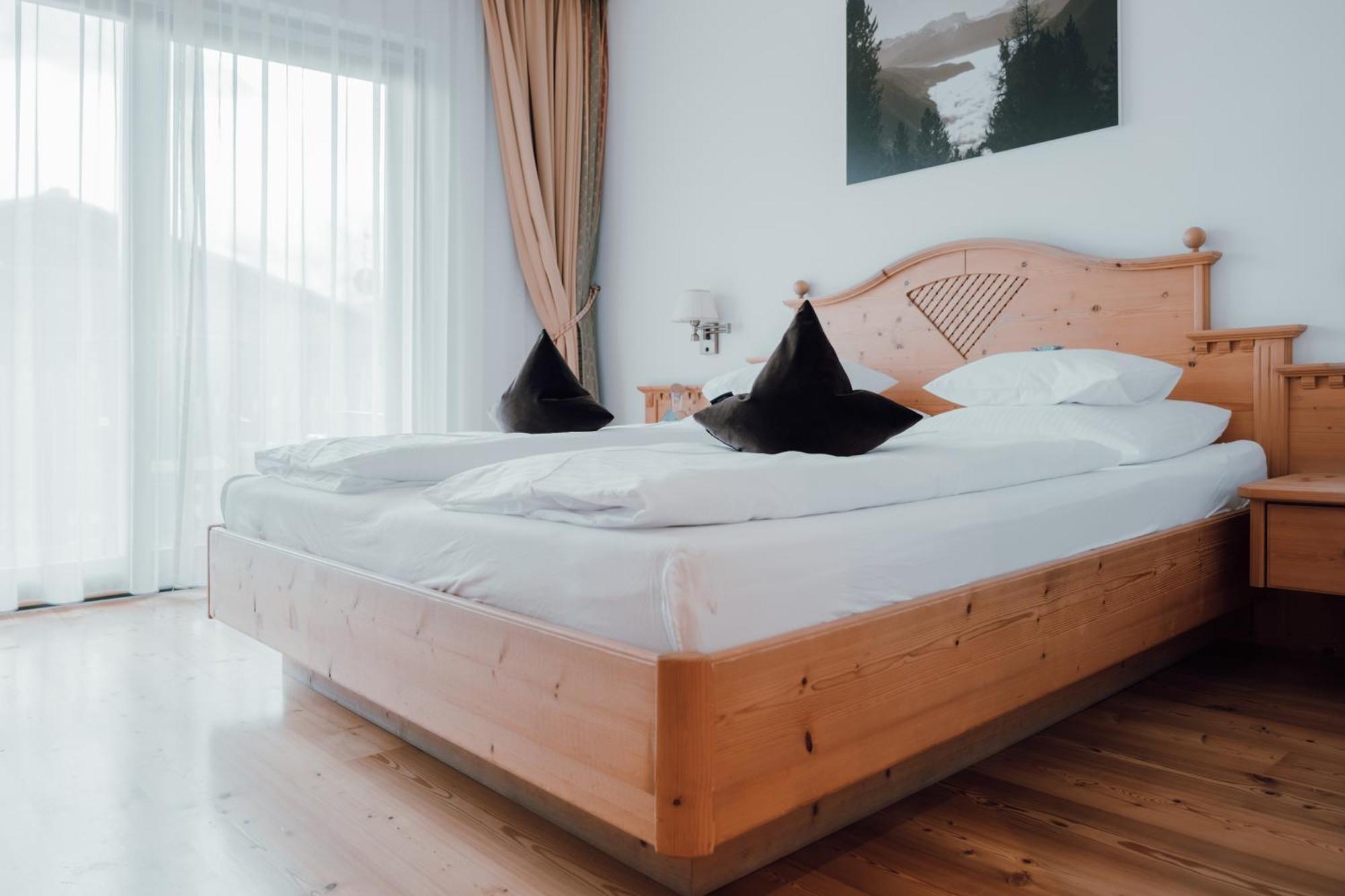 Residence Hotel Alpinum Campo Tures Bagian luar foto